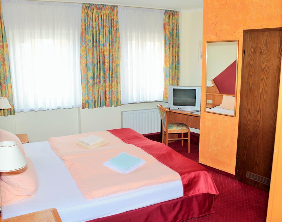 Garni Zum Adler Hotel Gensingen Habitación foto
